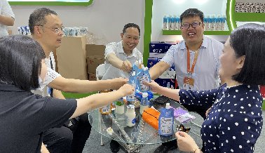 喜迎食博会-三剑客新品快乐酸奶亮相成功第二十届中国（漯河）食品博览会今天开幕了！